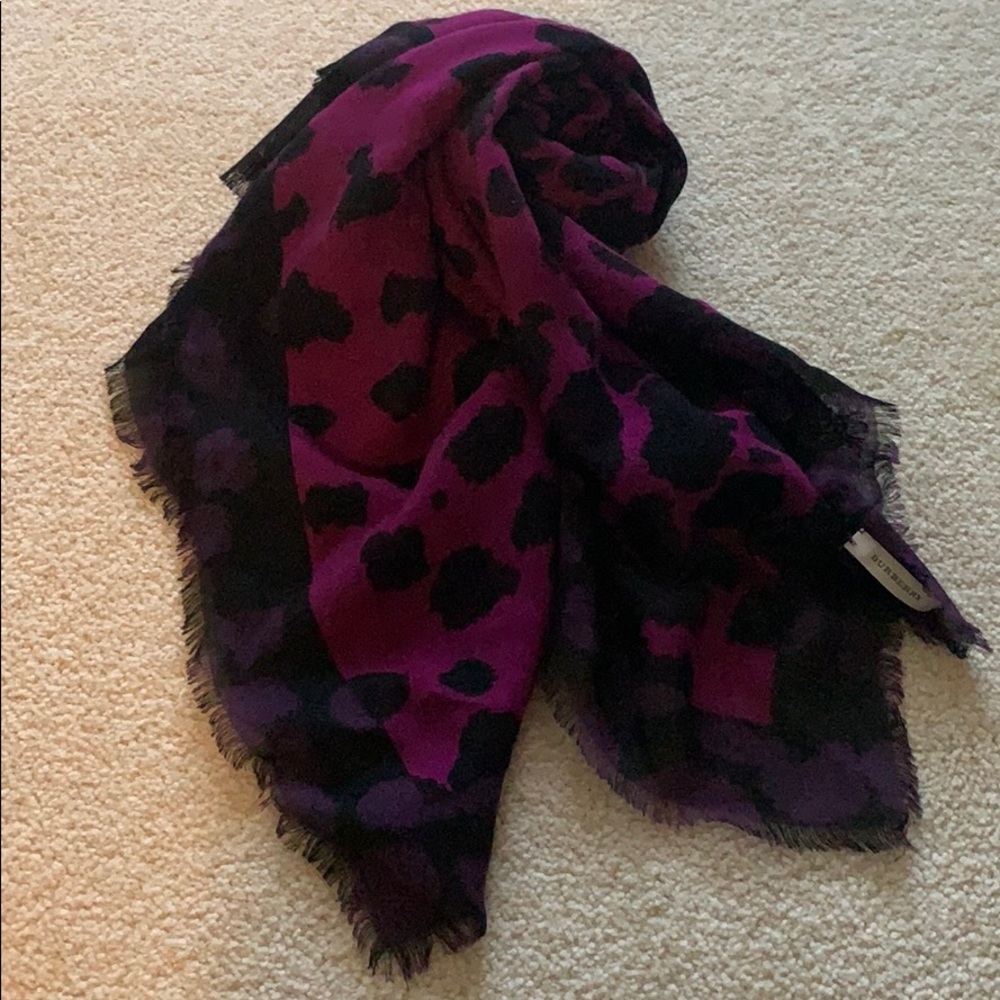 AUTHENTIC Burberry scarf